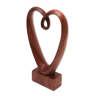 estatuilla de madera - Escultura de corazón de madera de suar tallada a mano