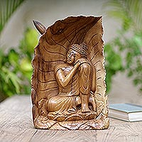 Escultura de madera, 'Bodhi Leaf Buddha' - Escultura de Buda de madera de Suar hecha a mano