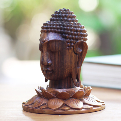 Holzstatuette - Handgefertigte Buddha-Statuette aus Suar-Holz