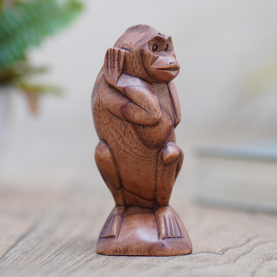 estatuilla de madera - Escultura de mono de madera de suar tallada a mano