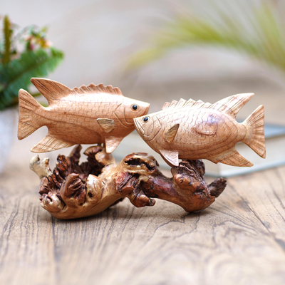 estatuilla de madera - Estatuilla de pez de madera de jempinis tallada a mano