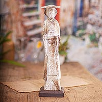 Escultura de madera, 'Mujer japonesa' - Escultura figurativa de madera de Albesia hecha a mano