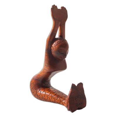 Estatuilla de madera, 'Parvatasana' - Estatuilla de yoga de madera de Suar tallada a mano