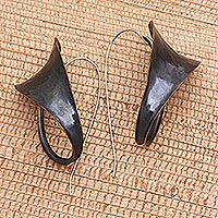 Pendientes colgantes de latón, 'Summer Vibration' - Pendientes colgantes de latón negro abstractos hechos a mano