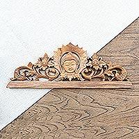 Panel en relieve de madera, 'Buda Surya' - Panel en relieve con motivo de Buda hecho a mano en madera de Suar