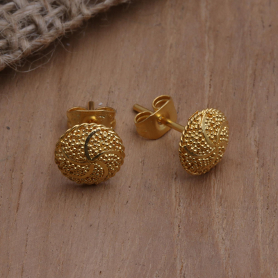 Pendientes de botón chapados en oro - Aretes de plata esterlina chapados en oro de Bali