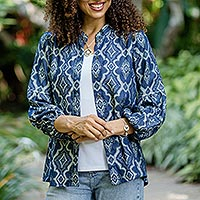 Jeans-Hemdjacke, „Brocade Flowers“ – Hemdjacke aus gewebter Baumwolle mit Knöpfen von Java