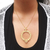 Vergoldete Halskette mit Peridot-Anhänger - Vergoldete Anhänger-Halskette mit Peridot-Blumenmotiv