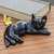 Holzstatuette - Schwarze Katzenstatuette aus Suar-Holz