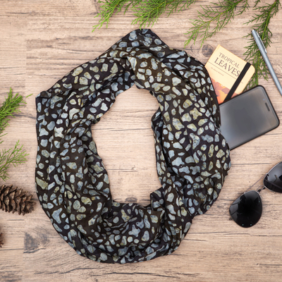 Rayon-Batik-Infinity-Schal – Handgestempelter Infinity-Schal aus Viskose