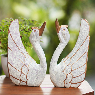 Estatuillas de madera, (par) - Estatuillas de cisnes de madera de albesia hechas a mano (par)