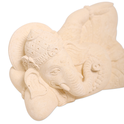 Statuette aus Sandstein - Handgeschnitzte Ganesha-Statuette aus Sandstein