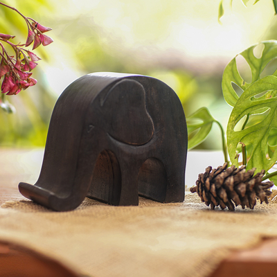 Soporte para teléfono de madera, 'Un elefante nunca olvida' - Jempinis Wood Elephant Phone Holder