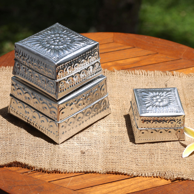 Cajas decorativas de aluminio, 'Shimmering Pyramid' (juego de 3) - Cajas decorativas de aluminio hechas a mano (juego de 3)