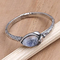 Anillo de una sola piedra con piedra lunar arcoíris - Anillo de plata esterlina y piedra lunar arcoíris