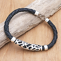 Leather and sterling silver pendant bracelet, 'Uluwatu Cliff' - Black Leather and Sterling Silver Bracelet