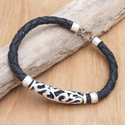 Leather and sterling silver pendant bracelet, 'Uluwatu Cliff' - Black Leather and Sterling Silver Bracelet