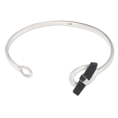 Manschettenarmband aus Lavastein - Unisex-Armband aus Lavastein und Sterlingsilber aus Bali