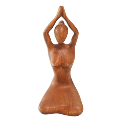 Holzstatuette, „Meditative Asana“ – Suar-Holzstatuette mit Yoga-Motiv