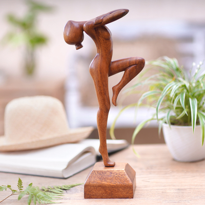 Holzskulptur - Handgeschnitzte Ballerina-Skulptur aus Suar-Holz