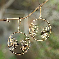 Gold-plated dangle earrings, In Focus