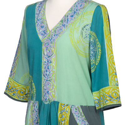 A-Linien-Kleid aus Batik-Rayon - Grünes Batik-A-Linien-Kleid mit Blumenmotiv