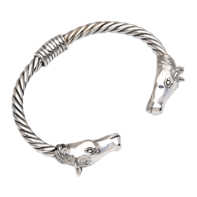 Manschettenarmband aus Sterlingsilber - Gedrehtes Manschettenarmband aus Sterlingsilber mit Pferdeköpfen