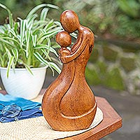 Estatuilla de madera, 'Mi Heroína' - Estatuilla de madera de Suar Madre e Hijo