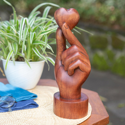 estatuilla de madera - Estatuilla de Madera de Suar Hecha a Mano con Motivo de Corazón