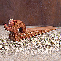 Türstopper aus Holz, „Süßer Elefant“ – handgeschnitzter Türstopper aus Holz