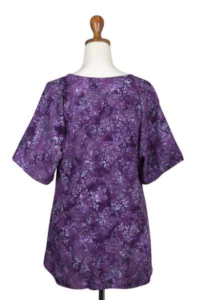 Bluse aus Batik-Rayon - Handgestempelte Batik-Rayon-Bluse mit Blumenmotiv