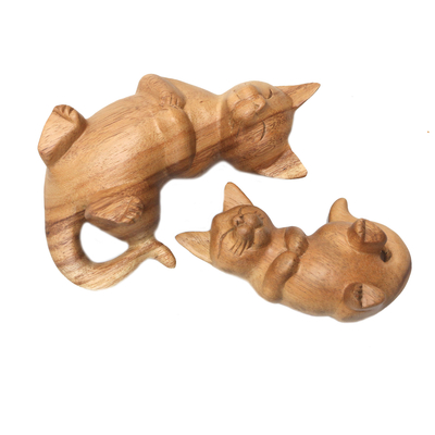 Estatuillas de madera, 'Follow You' (par) - Estatuillas de gatos de madera de suar talladas a mano (par)