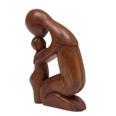 Estatuilla de madera, 'Lucky Daughter' - Estatuilla de madera de madre e hijo tallada a mano