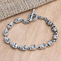 Men's sterling silver link bracelet, 'Palace of Skulls' - Men's Sterling Silver Link Bracelet with Skull Motif