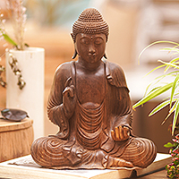 Escultura de madera, 'Bendecido por Buda' - Escultura de Buda de madera de hibisco tallada a mano