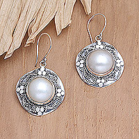 Pendientes colgantes de perlas cultivadas, 'Around Heaven' - Pendientes colgantes de plata de ley y perlas cultivadas de Bali