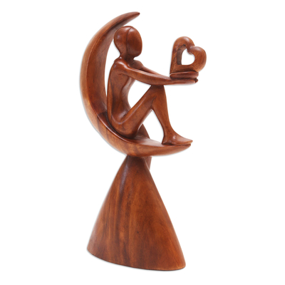 Holzskulptur - Figurenskulptur aus Suar-Holz mit Herzmotiv