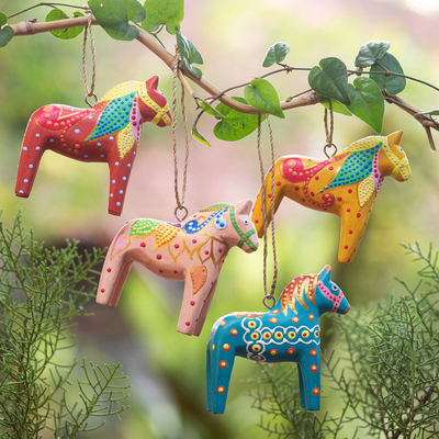 Wood ornaments, Pretty Dala Horses (set of 4)