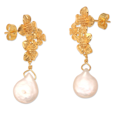 Aretes colgantes de perlas cultivadas - Aretes colgantes con motivos florales y chapados en oro con perlas cultivadas