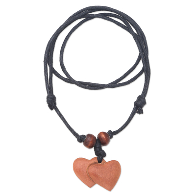 Halskette mit Holzanhänger - Halskette mit Herzanhänger aus Sawo-Holz und Baumwollkordel