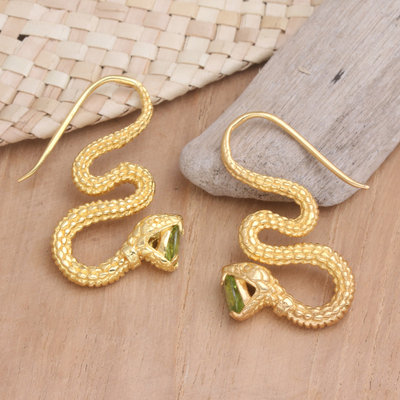 Pendientes colgantes de peridoto bañados en oro - aretes Colgantes De Serpiente Bañados En Oro De 18k Con Piedras De Peridoto