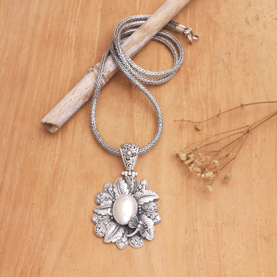 collar con colgante de perlas cultivadas - Collar con colgante floral de perlas cultivadas de Bali
