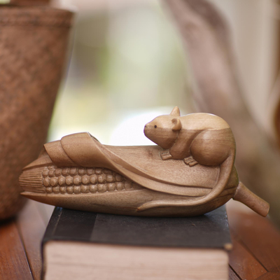Escultura de madera - Escultura balinesa de madera de hibisco con ratón tallada a mano