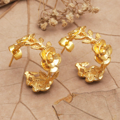 Pendientes medio aro bañados en oro - aretes de Medio Aro Bañados en Oro de 22k con Detalles Florales
