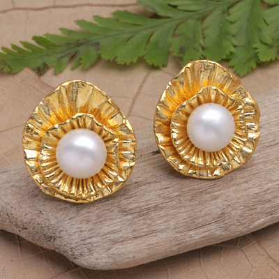 Aretes de botón de perlas cultivadas con baño de oro - Aretes de botón chapados en oro de 22 k con perlas cultivadas