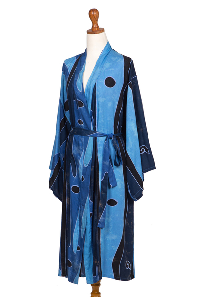 Robe aus Rayon-Batik – Rayon-Batik-Robe mit blauem abstraktem Muster, hergestellt in Bali
