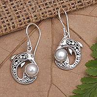 Pendientes colgantes de perlas cultivadas, 'Lovely Dolphins' - Pendientes colgantes de plata de ley y perlas cultivadas con delfines