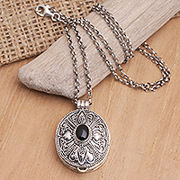 Collar de medallón de ónix, 'Vital Stone' - Collar de medallón de ónix con motivos tradicionales balineses