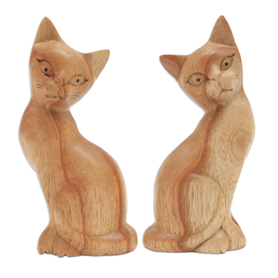 Holzskulptur, (Paar) - Paar Jempinis-Holzkatzenskulpturen in Naturbraun