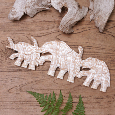 Panel en relieve de madera - Panel en relieve de madera de suar tallada a mano balinesa con elefantes